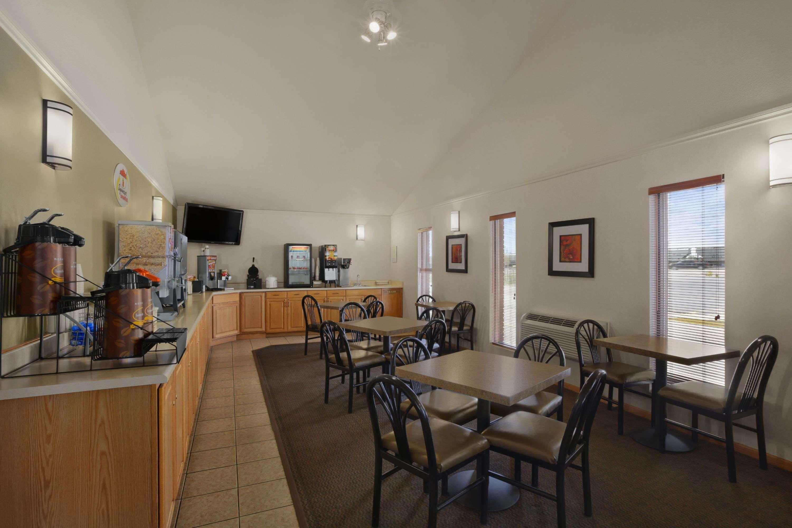 Hotel Super 8 By Wyndham Cheyenne Wy Exterior foto